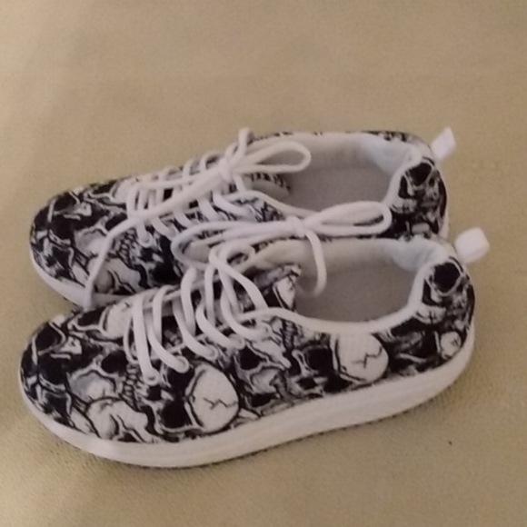 Shoes. - Picture 6 of 6